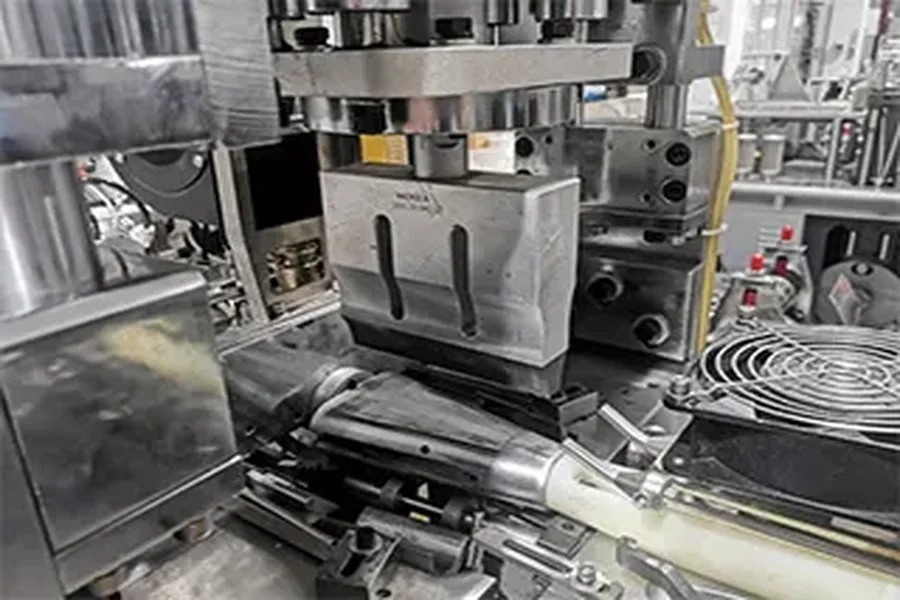 factory scene, machine photo